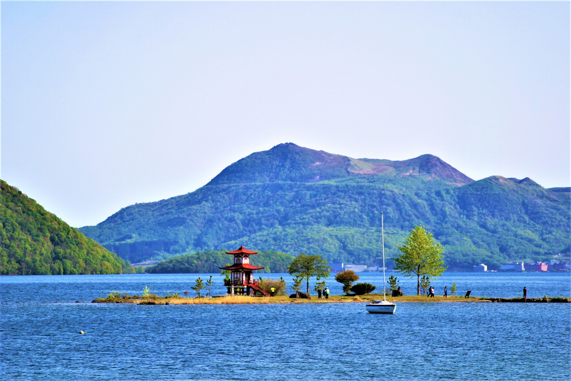夏の北海道観光人気スポット20選　13位:洞爺湖
