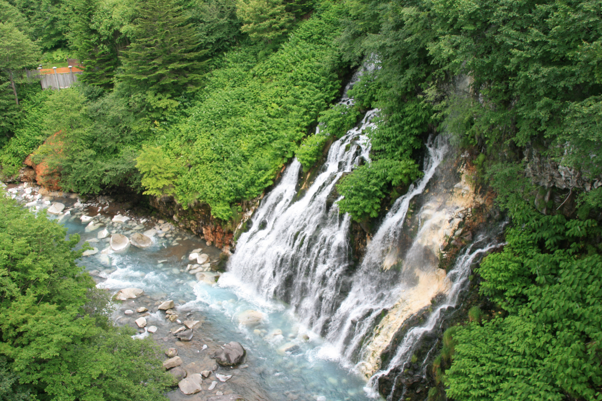 夏の北海道観光人気スポット20選　7位:白ひげの滝