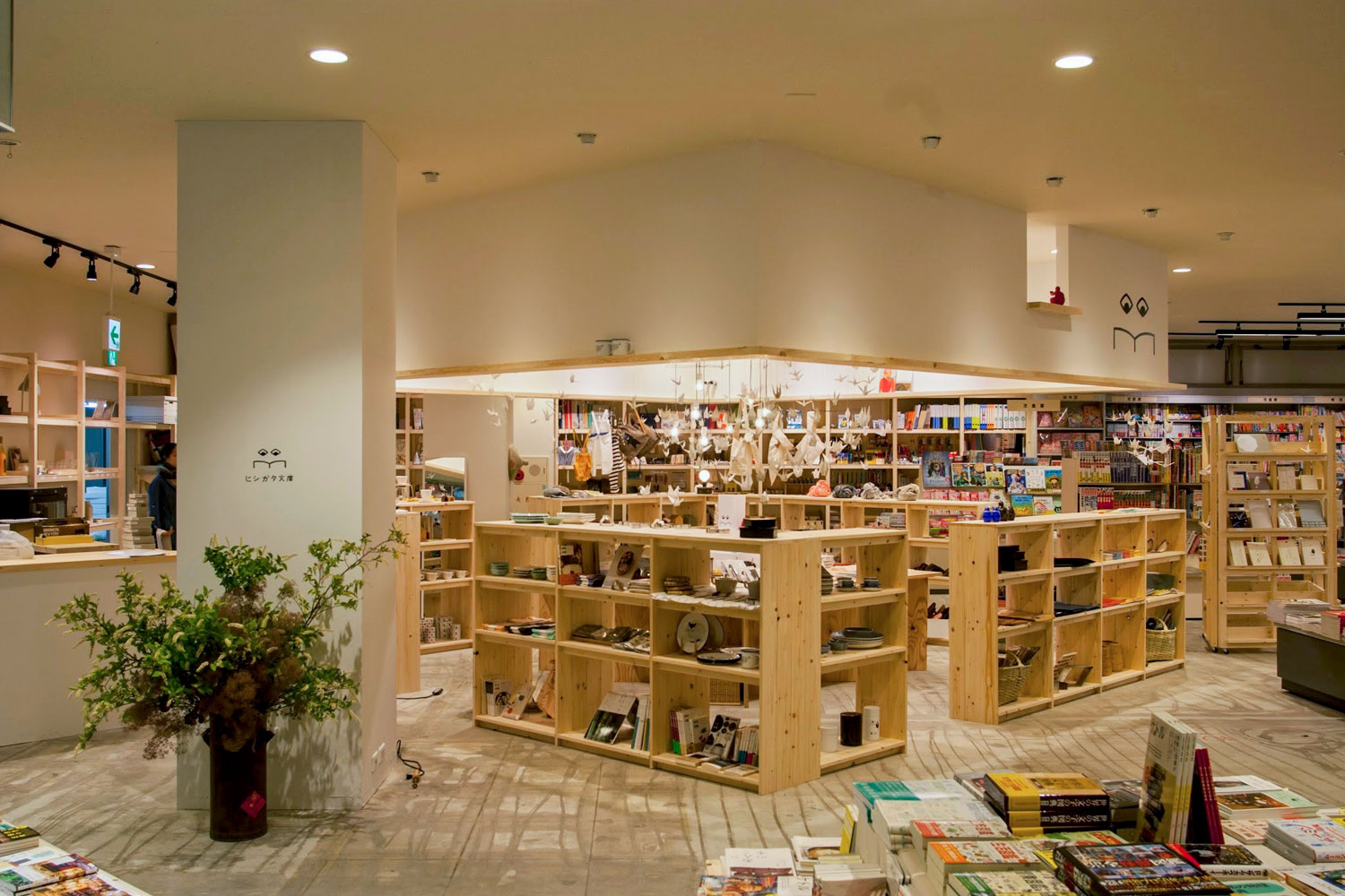札幌の本屋のおしゃれな場所10選　7位:ヒシガタ文庫