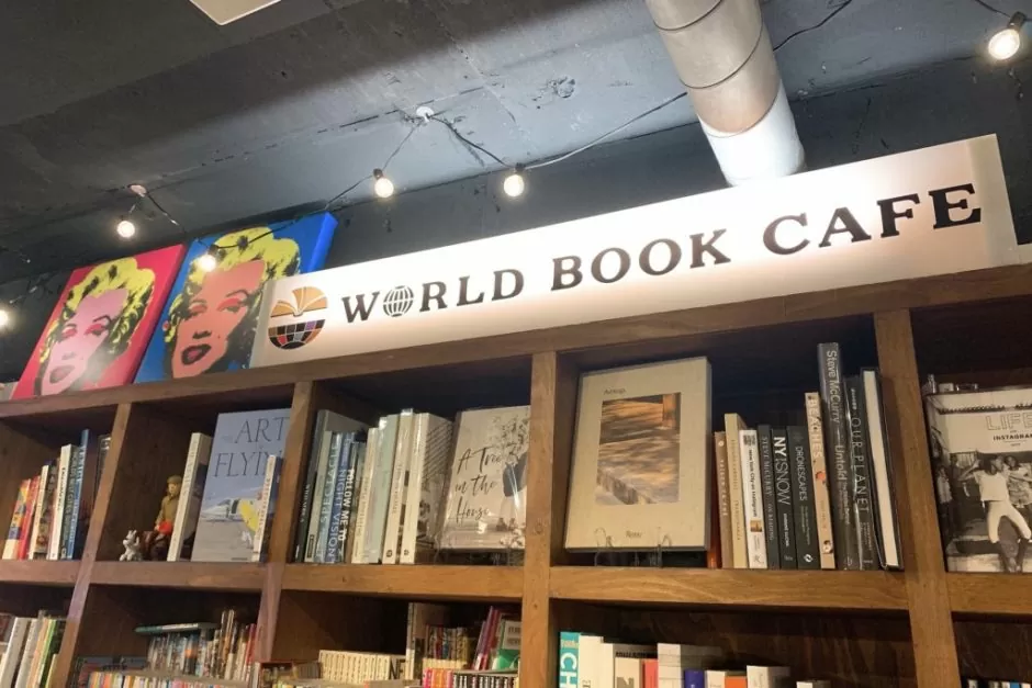 札幌の本屋のおしゃれな場所10選　1位:WORLD BOOK CAFÉ