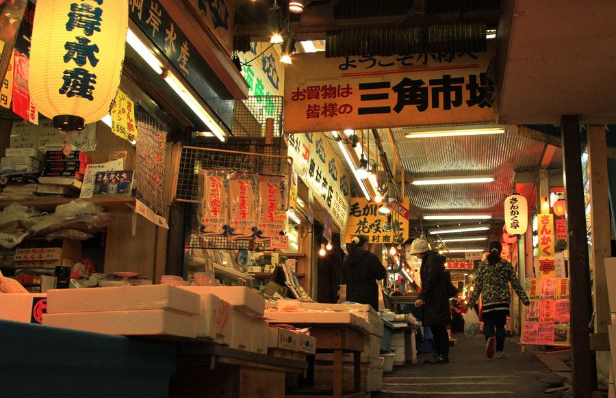小樽観光の日帰りおすすめスポット20選　8位:三角市場