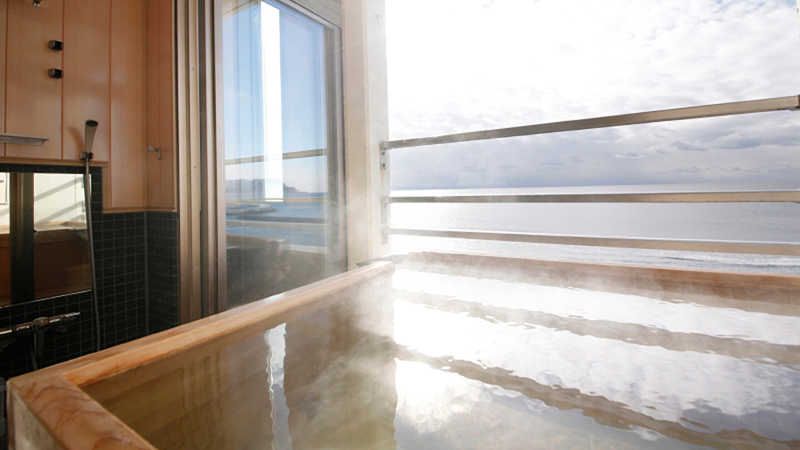 北海道の絶景温泉宿のおすすめ20選　9位:湯の川プリンスホテル渚亭