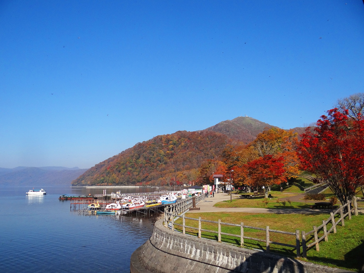 札幌の紅葉のおすすめスポット20選　20位:支笏湖