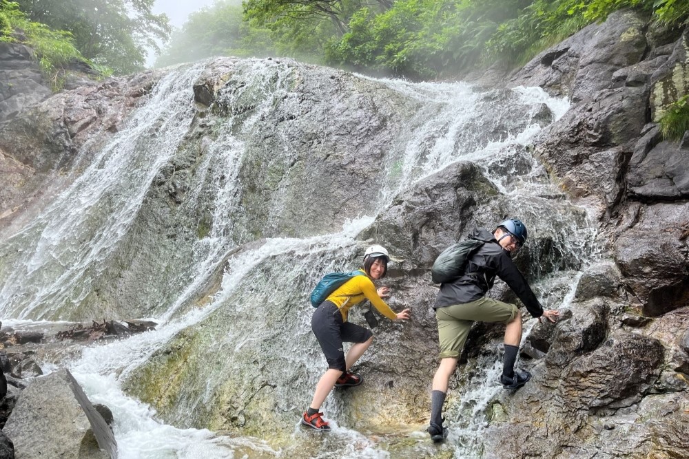 知床の観光のおすすめスポット30選　5位:カムイワッカ湯の滝