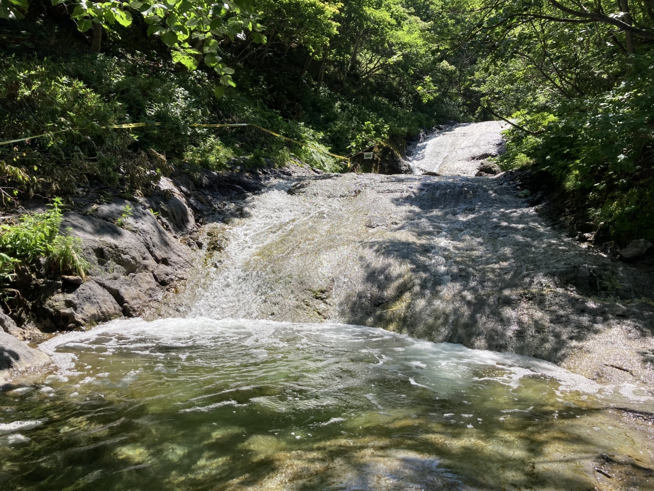 知床の観光のおすすめスポット30選　5位:カムイワッカ湯の滝