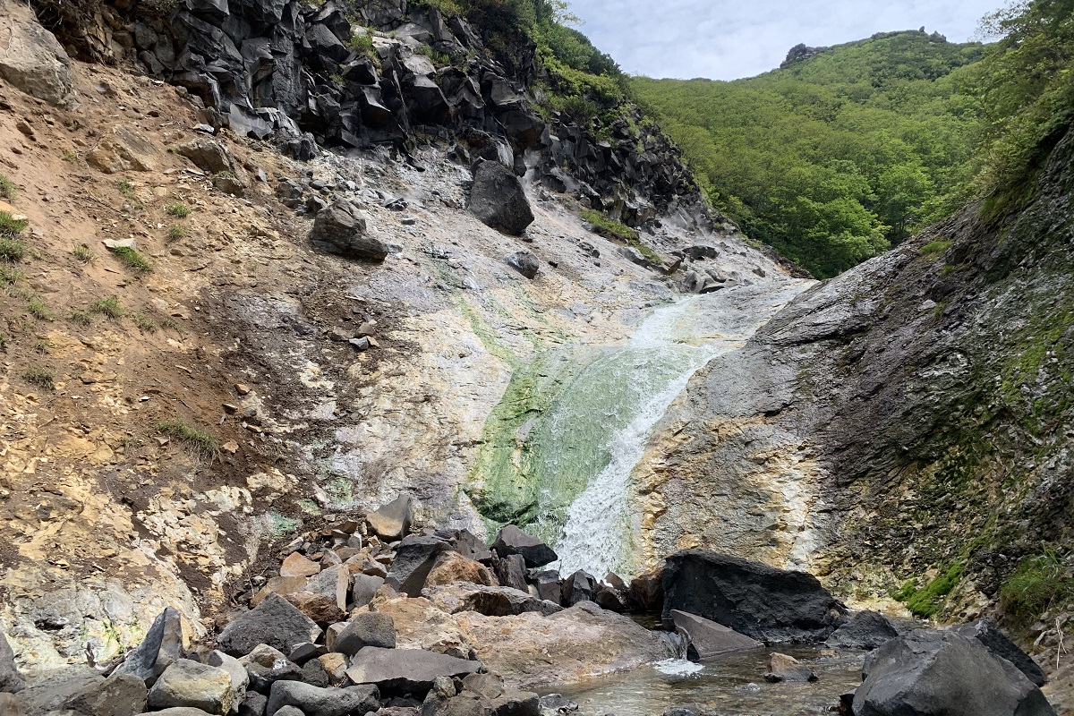 北海道の避暑地のおすすめ25位　6位:カムイワッカ湯の滝